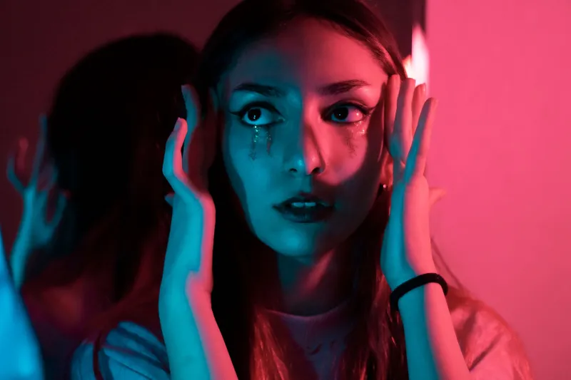 Le visage comme mémoire vivante : ce que vos traits révèlent de vos émotions enfouies